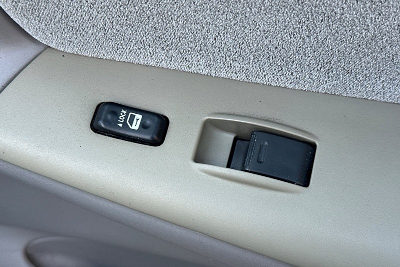 Toyota Corolla Vehicle Full-screen Gallery Image 21