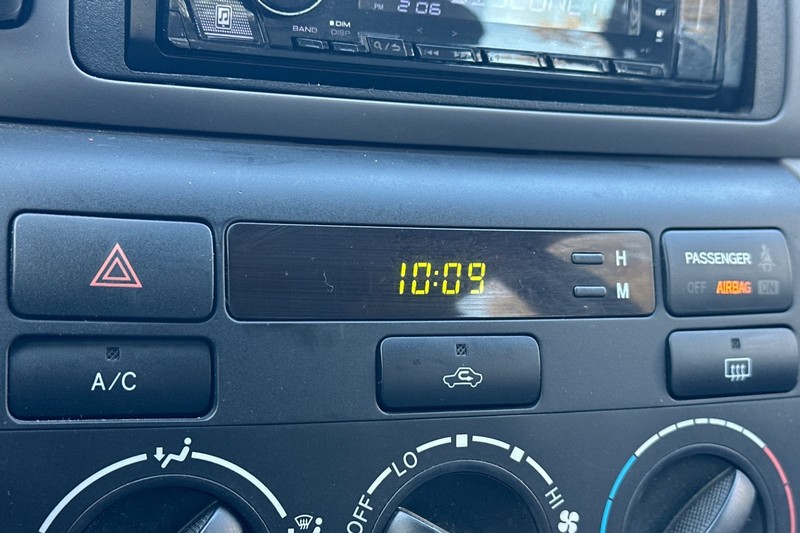 Toyota Corolla Vehicle Full-screen Gallery Image 28