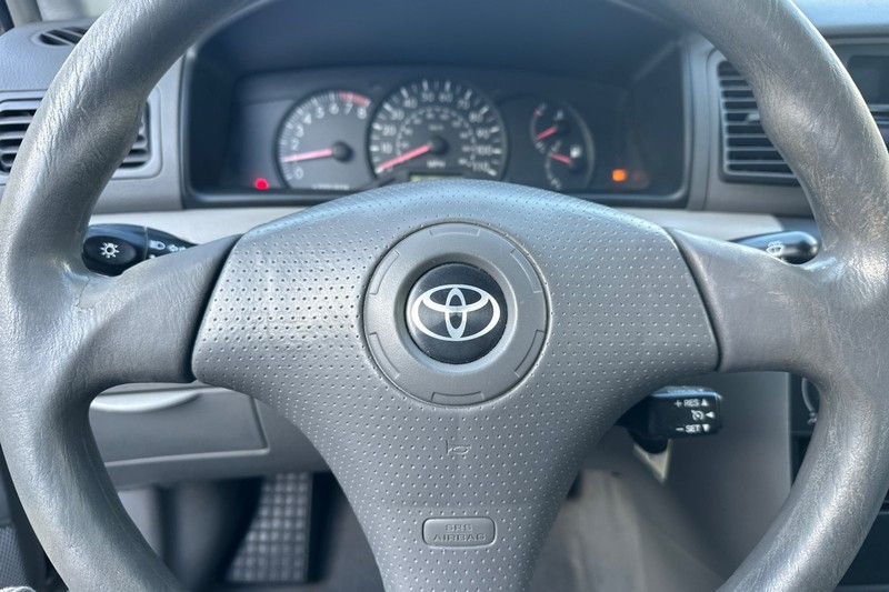 Toyota Corolla Vehicle Full-screen Gallery Image 31