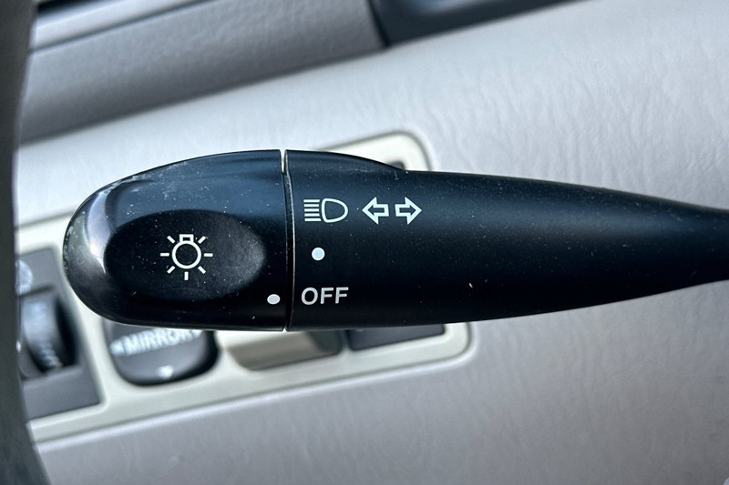 Toyota Corolla Vehicle Full-screen Gallery Image 32