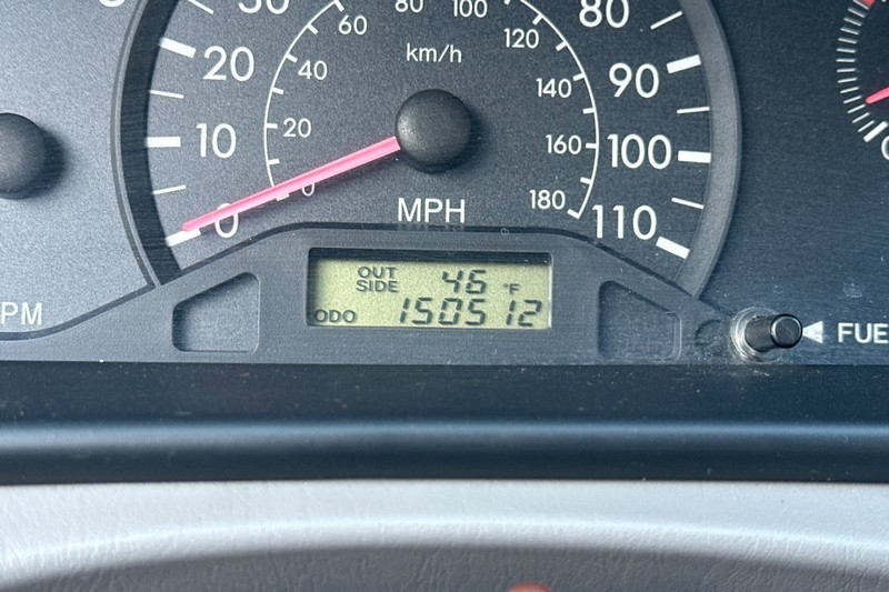 Toyota Corolla Vehicle Full-screen Gallery Image 35