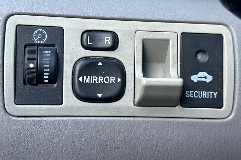 Toyota Corolla Vehicle Full-screen Gallery Image 36