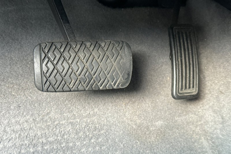 Toyota Corolla Vehicle Full-screen Gallery Image 37