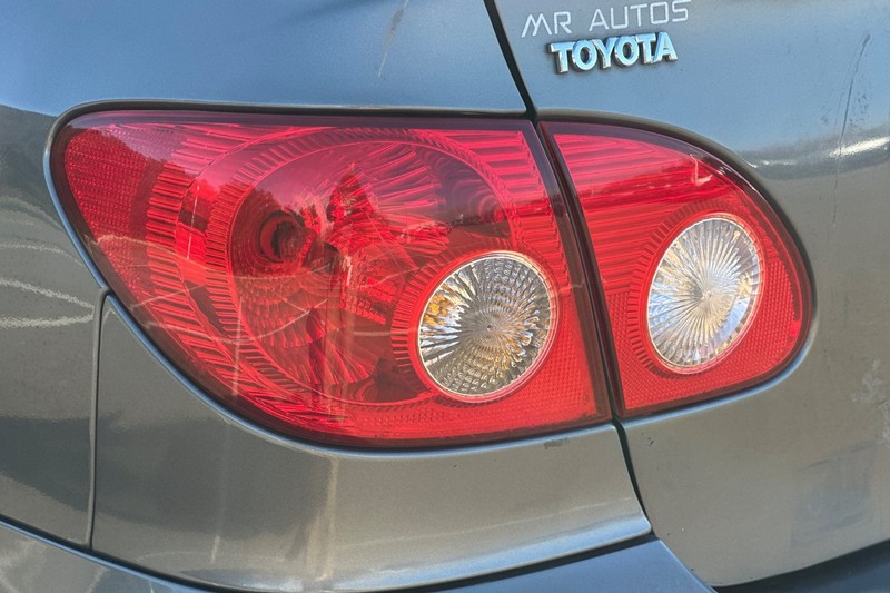 Toyota Corolla Vehicle Full-screen Gallery Image 41