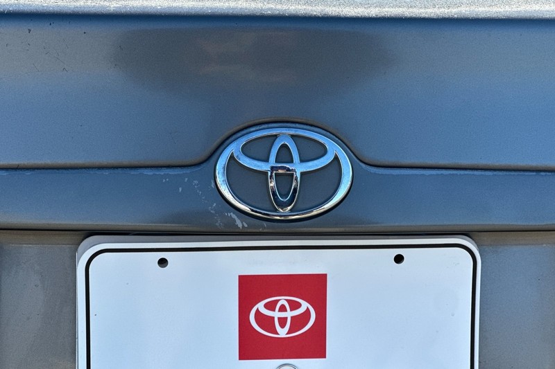 Toyota Corolla Vehicle Full-screen Gallery Image 42