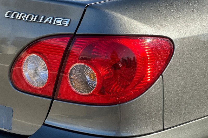 Toyota Corolla Vehicle Full-screen Gallery Image 43