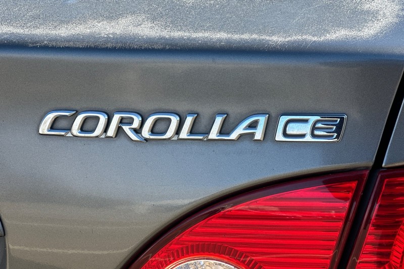 Toyota Corolla Vehicle Full-screen Gallery Image 44