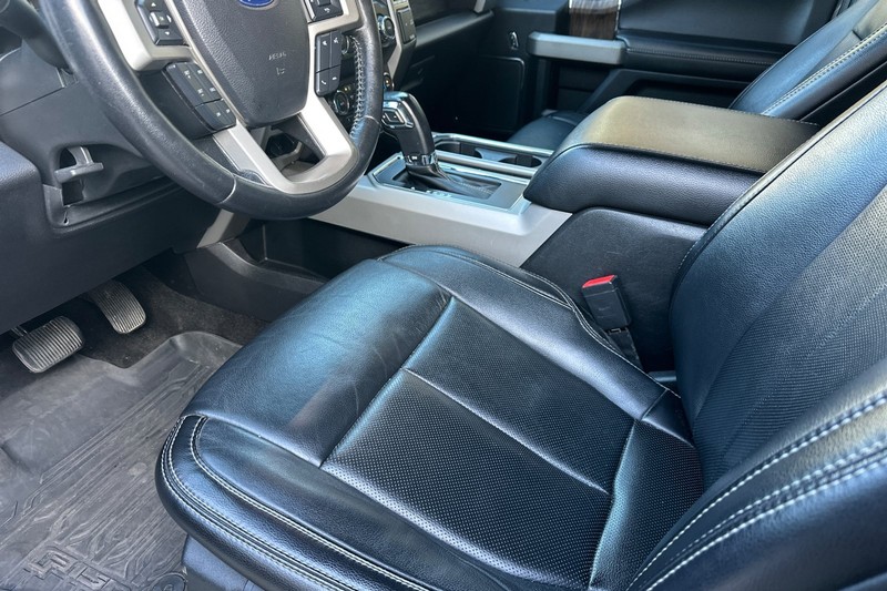 Ford F-150 Vehicle Full-screen Gallery Image 10