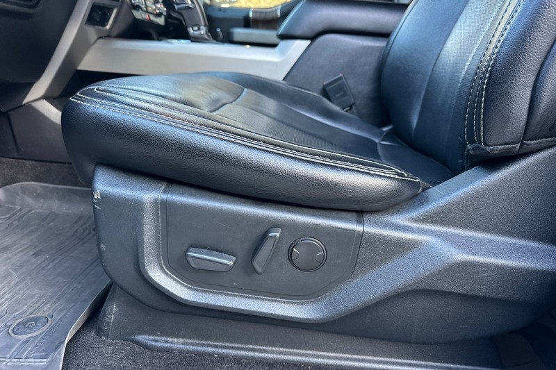 Ford F-150 Vehicle Full-screen Gallery Image 13