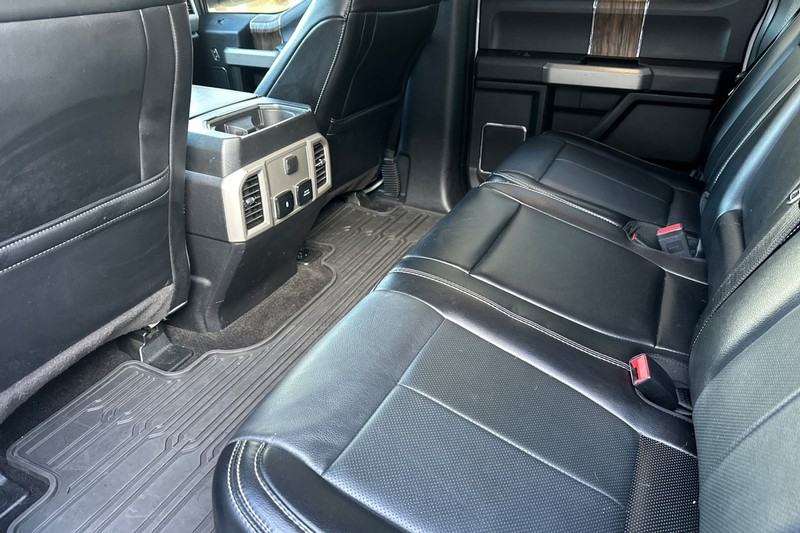 Ford F-150 Vehicle Full-screen Gallery Image 14