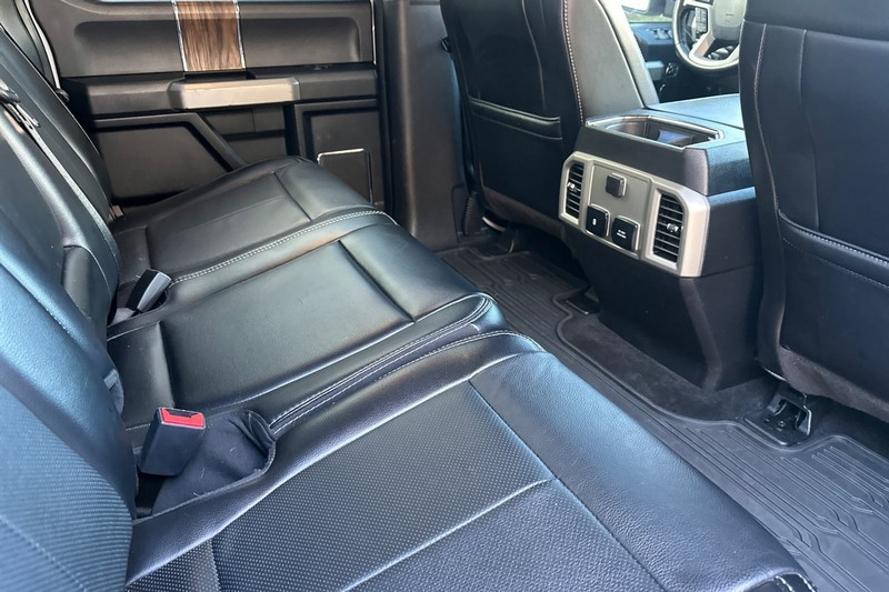 Ford F-150 Vehicle Full-screen Gallery Image 17