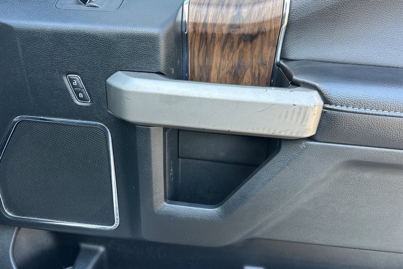 Ford F-150 Vehicle Full-screen Gallery Image 20