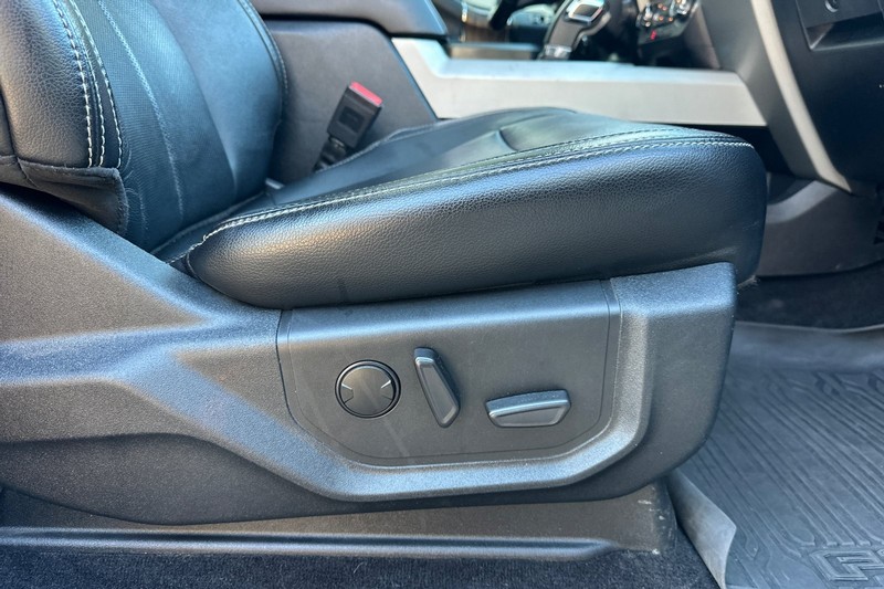 Ford F-150 Vehicle Full-screen Gallery Image 22