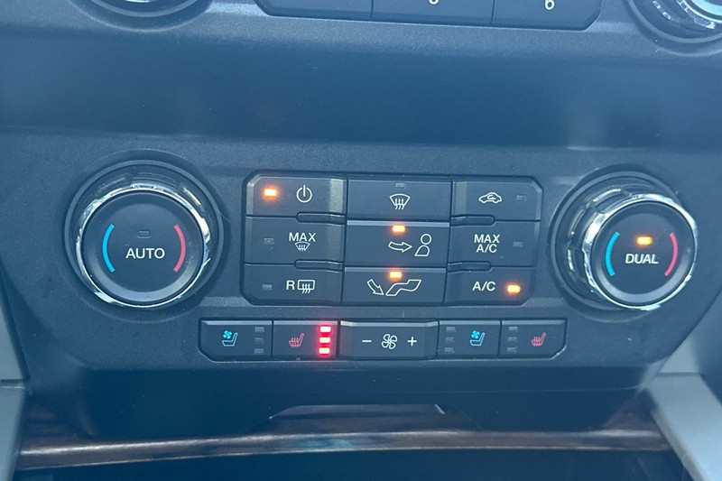 Ford F-150 Vehicle Full-screen Gallery Image 27