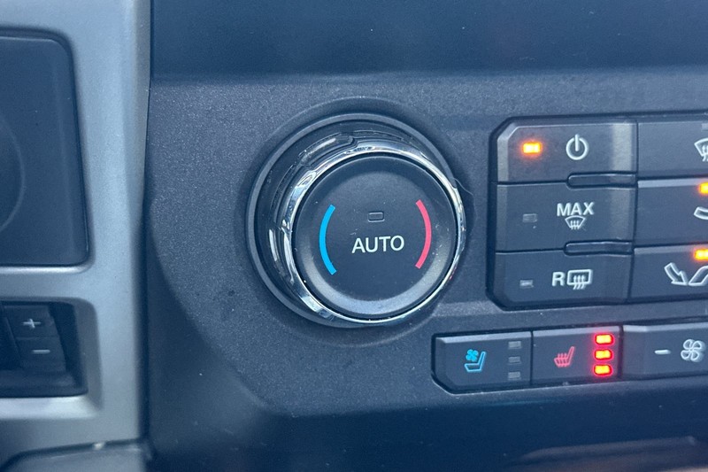 Ford F-150 Vehicle Full-screen Gallery Image 28