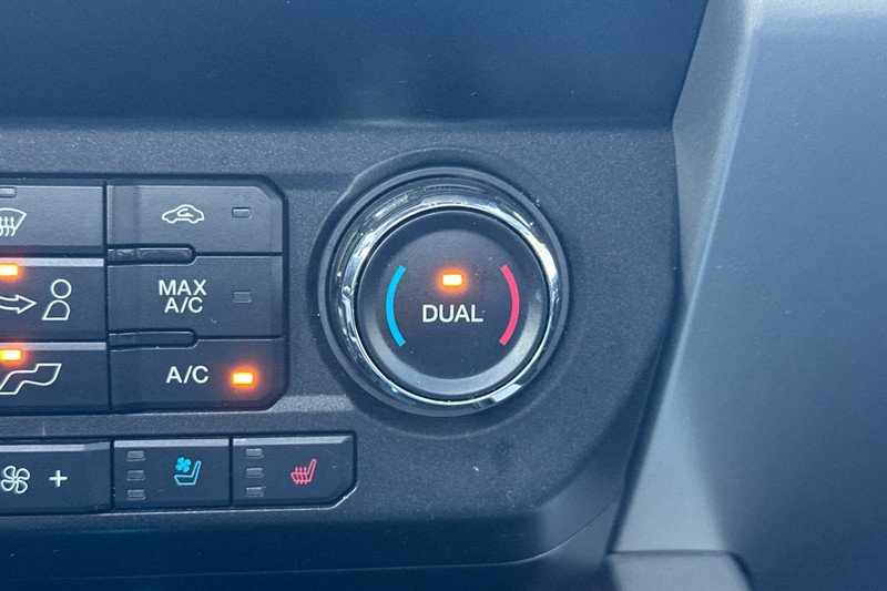 Ford F-150 Vehicle Full-screen Gallery Image 29