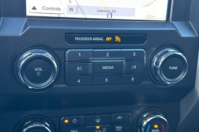 Ford F-150 Vehicle Full-screen Gallery Image 30