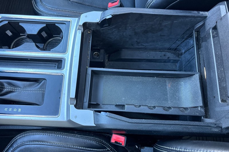 Ford F-150 Vehicle Full-screen Gallery Image 32