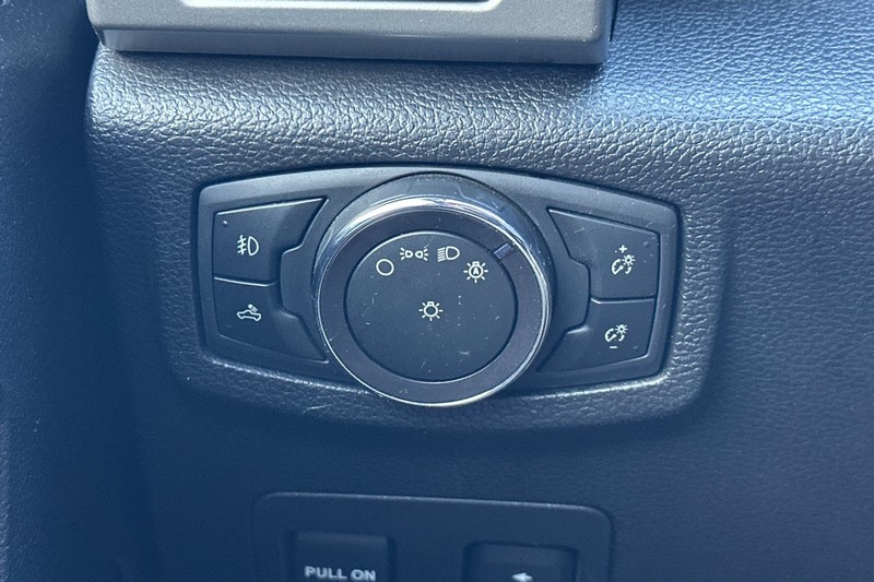 Ford F-150 Vehicle Full-screen Gallery Image 41