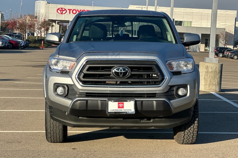Toyota Tacoma 4WD Vehicle Full-screen Gallery Image 09