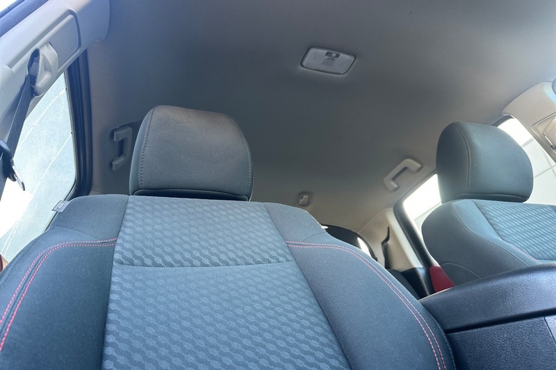 Toyota Tacoma 4WD Vehicle Full-screen Gallery Image 19