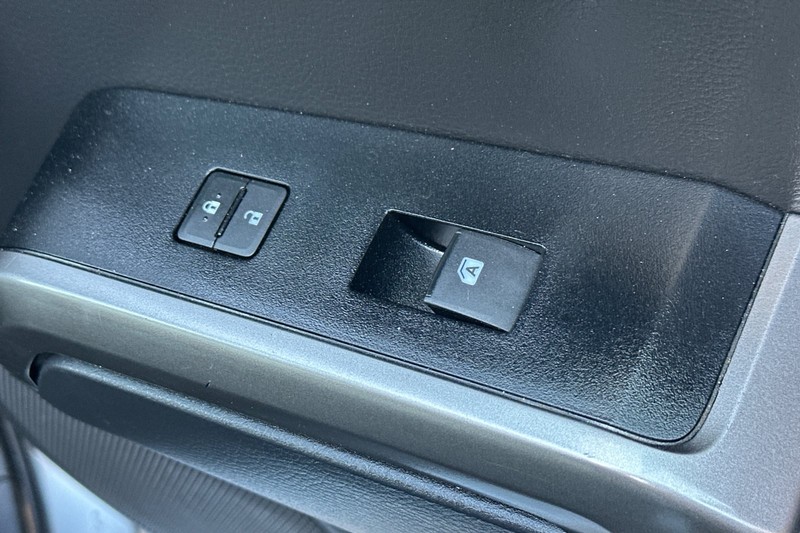 Toyota Tacoma 4WD Vehicle Full-screen Gallery Image 21