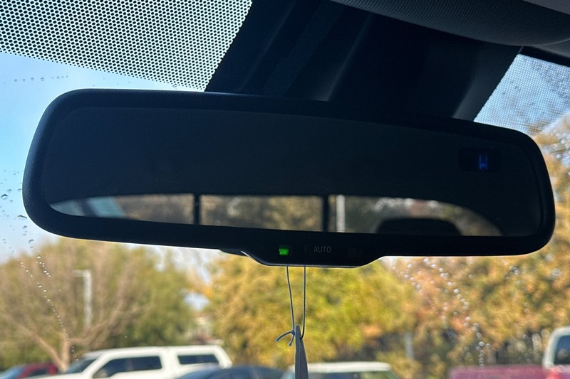 Toyota Tacoma 4WD Vehicle Full-screen Gallery Image 24