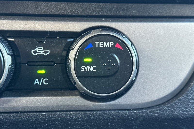 Toyota Tacoma 4WD Vehicle Full-screen Gallery Image 29