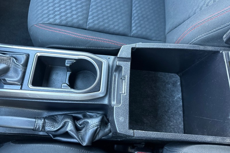 Toyota Tacoma 4WD Vehicle Full-screen Gallery Image 31