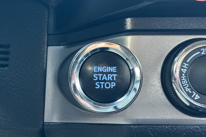 Toyota Tacoma 4WD Vehicle Full-screen Gallery Image 33