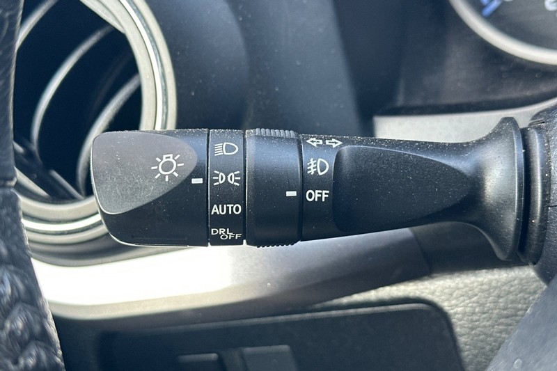 Toyota Tacoma 4WD Vehicle Full-screen Gallery Image 36