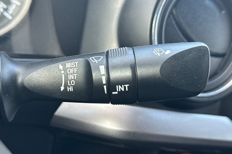 Toyota Tacoma 4WD Vehicle Full-screen Gallery Image 38