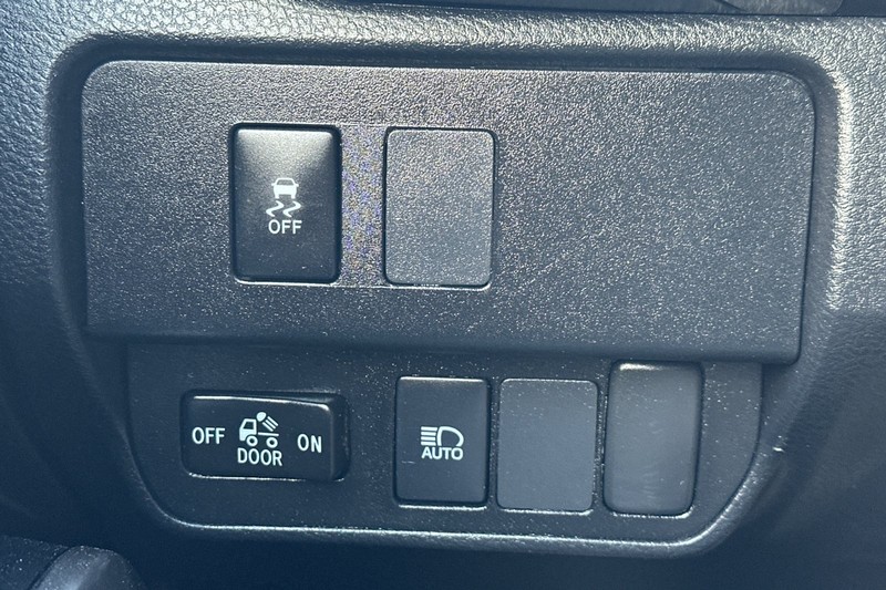 Toyota Tacoma 4WD Vehicle Full-screen Gallery Image 41