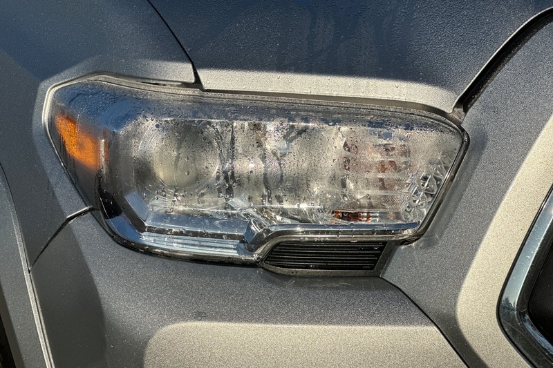 Toyota Tacoma 4WD Vehicle Full-screen Gallery Image 44