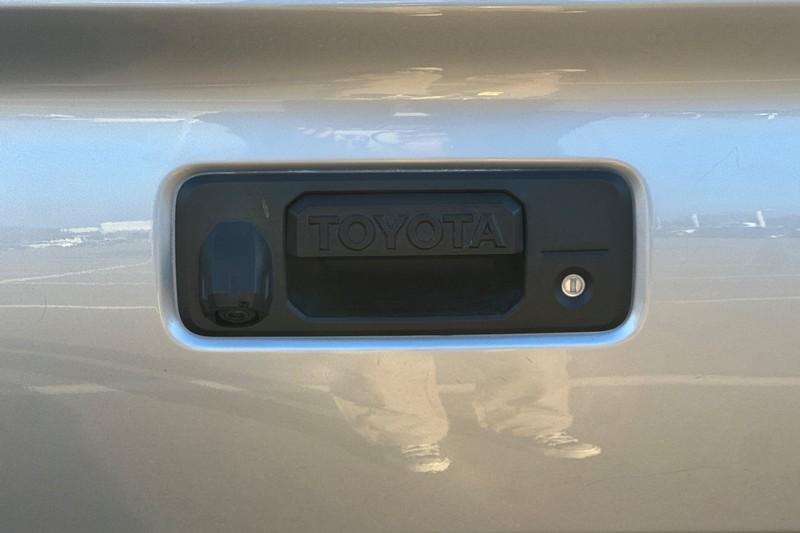 Toyota Tacoma 4WD Vehicle Full-screen Gallery Image 47