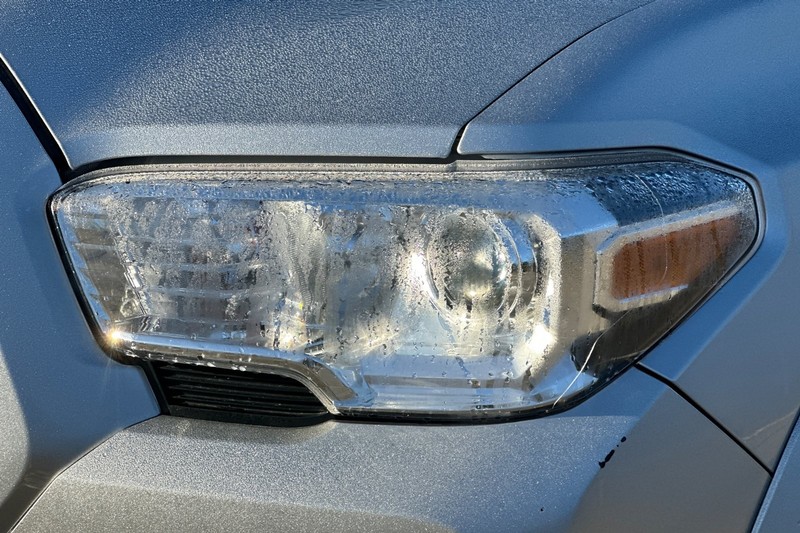 Toyota Tacoma 4WD Vehicle Full-screen Gallery Image 50