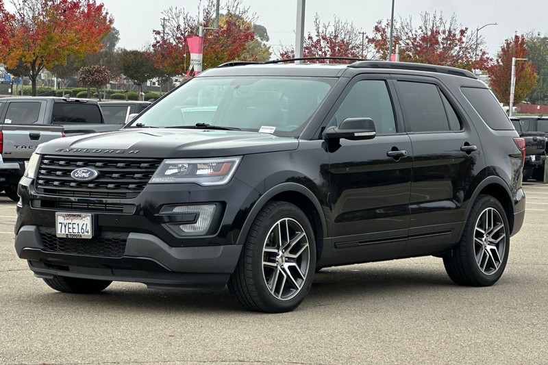 Ford Explorer Vehicle Full-screen Gallery Image 08