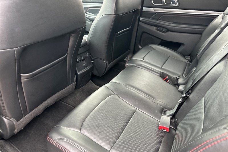 Ford Explorer Vehicle Full-screen Gallery Image 14