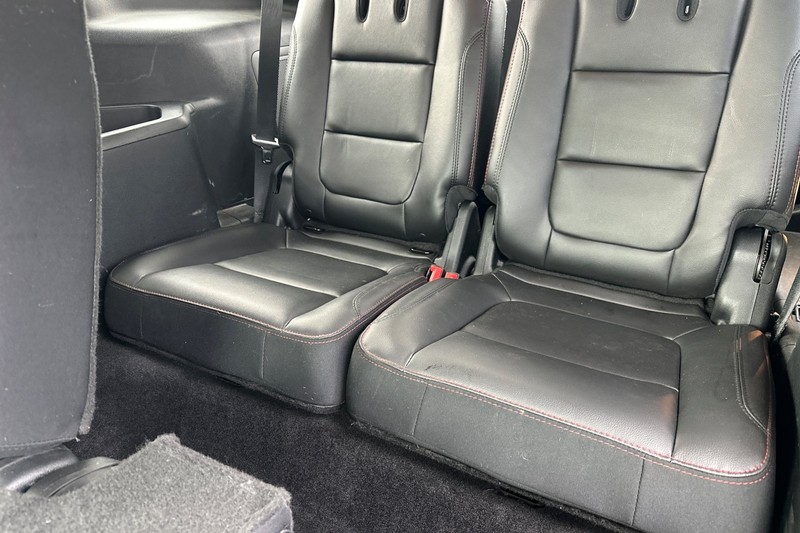 Ford Explorer Vehicle Full-screen Gallery Image 18