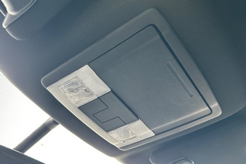 Ford Explorer Vehicle Full-screen Gallery Image 25