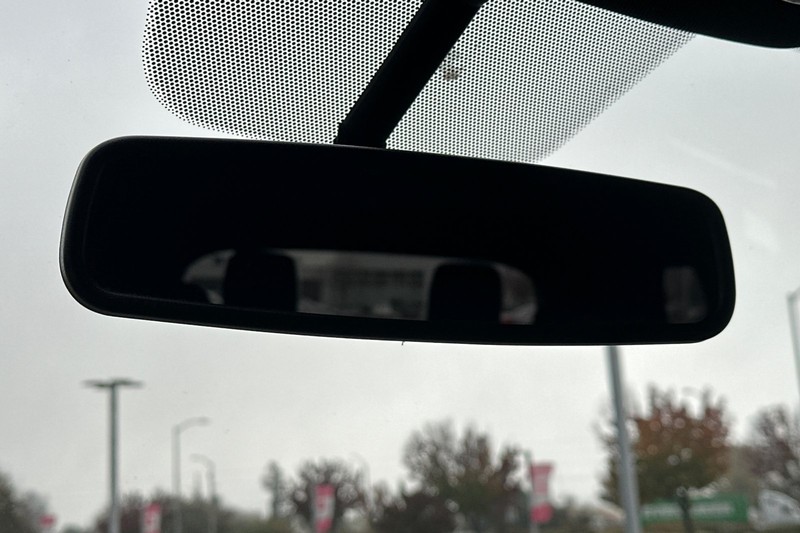 Ford Explorer Vehicle Full-screen Gallery Image 26