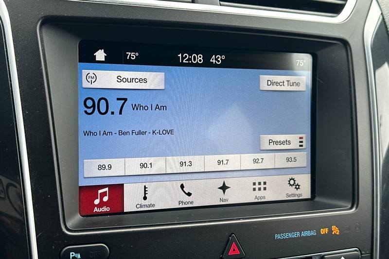 Ford Explorer Vehicle Full-screen Gallery Image 27