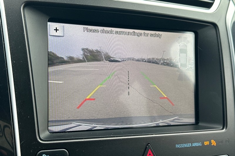 Ford Explorer Vehicle Full-screen Gallery Image 28