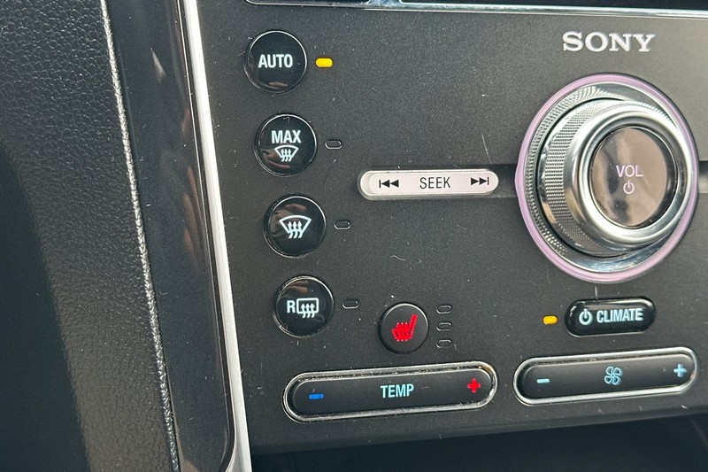 Ford Explorer Vehicle Full-screen Gallery Image 30