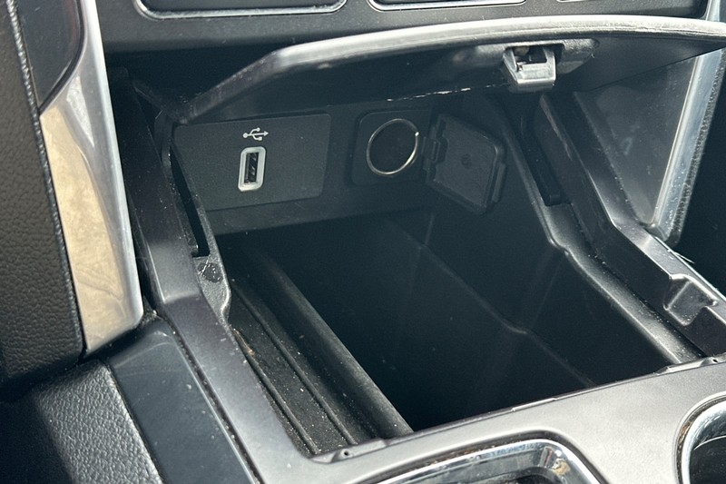 Ford Explorer Vehicle Full-screen Gallery Image 32