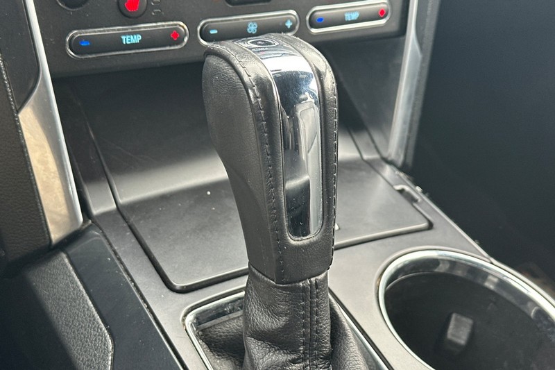 Ford Explorer Vehicle Full-screen Gallery Image 35