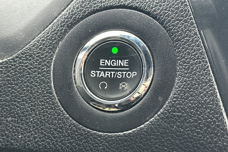 Ford Explorer Vehicle Full-screen Gallery Image 36