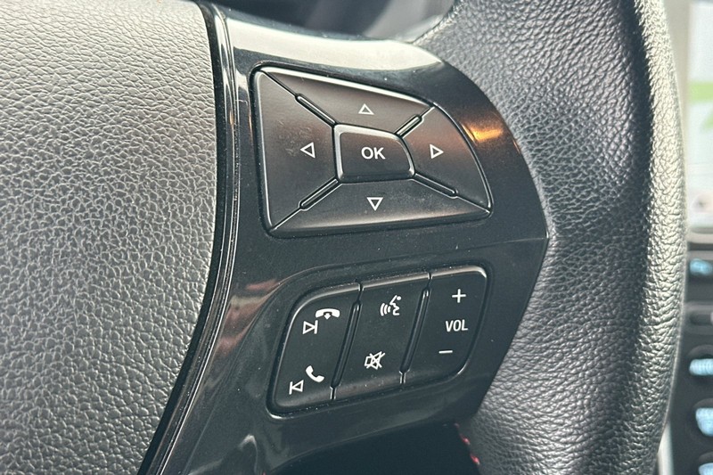 Ford Explorer Vehicle Full-screen Gallery Image 40