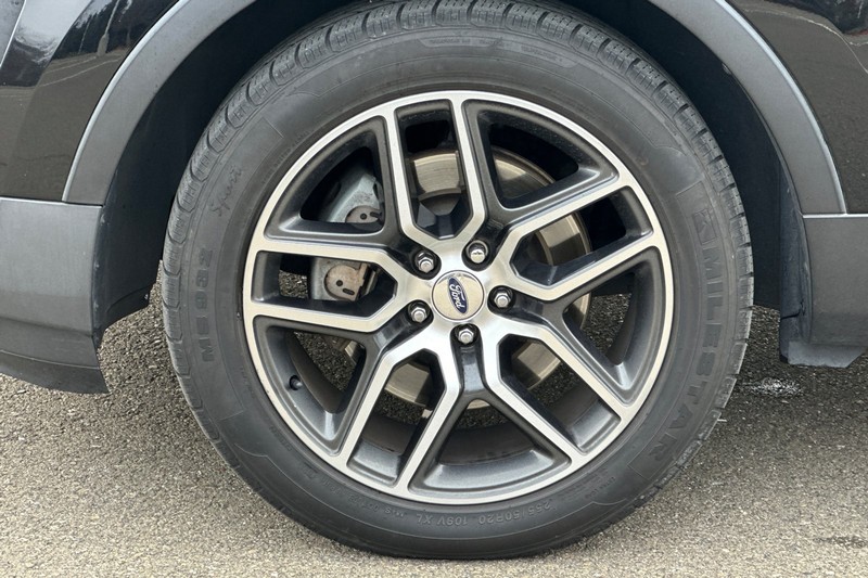 Ford Explorer Vehicle Full-screen Gallery Image 47