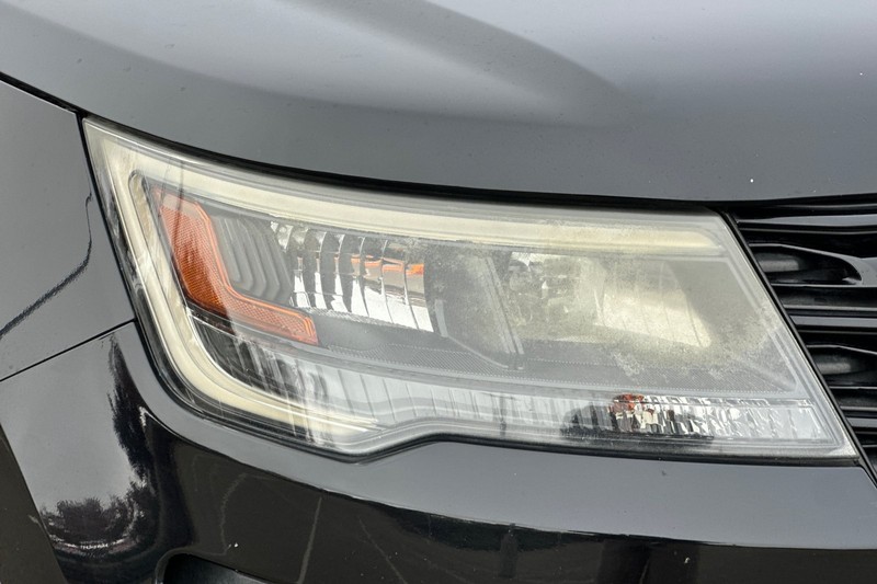 Ford Explorer Vehicle Full-screen Gallery Image 48